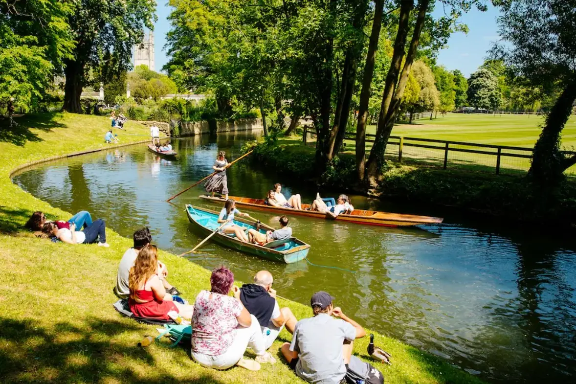 Punting on the Thames